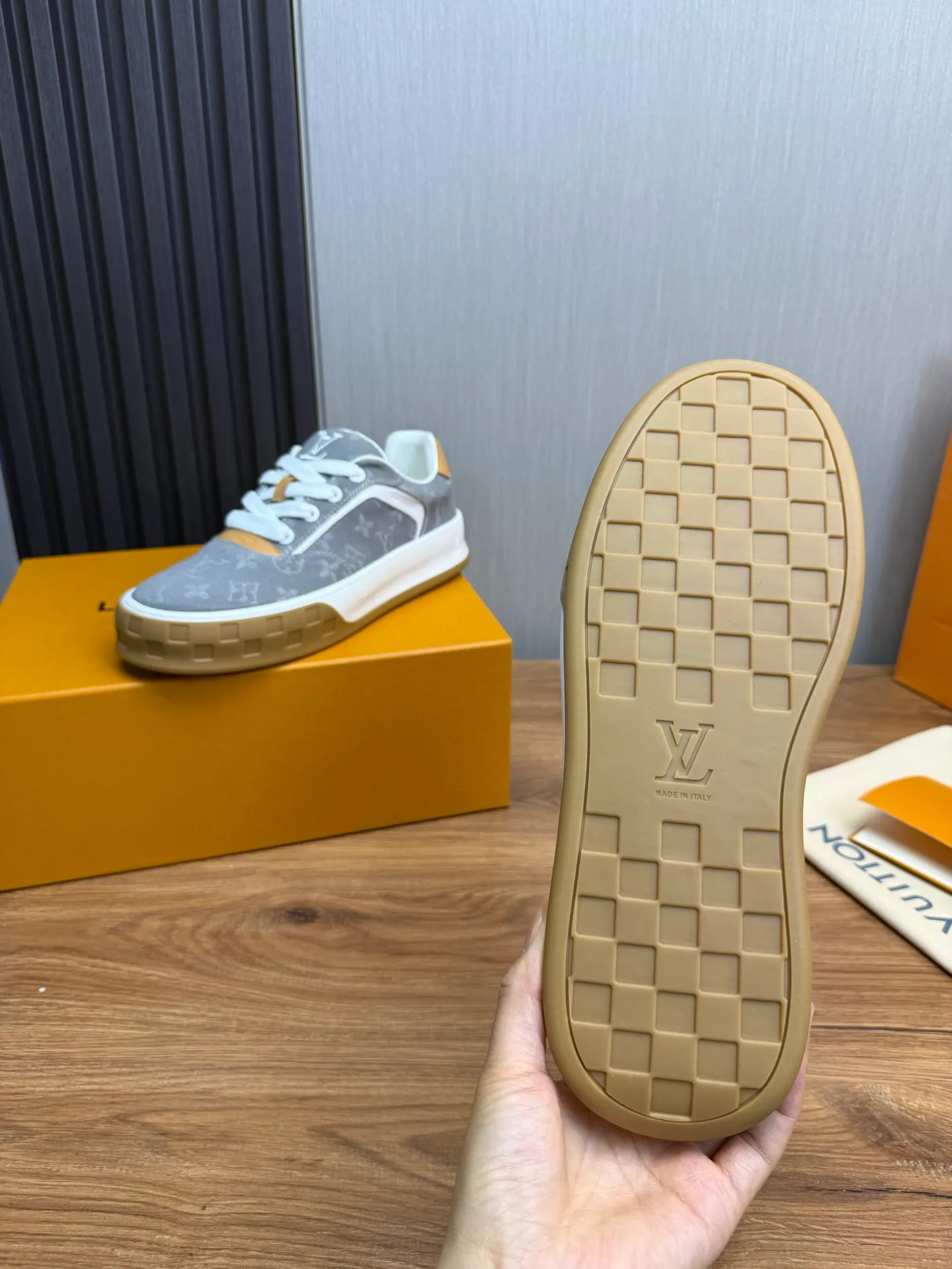 Men's shoes 620💰 Lv. Top purchasing agent🇮🇹 Louis Vuitton, sports sneakers counter synchronization, uppers imported from Italy, high-quality splicing and complex handicrafts, imported mesh pads are soft and comfortable, soles: original factory special soles, TPU exclusive movable molded soles super comfortable, original factory single goods, 🔍🔍high quality, you can enter and exit the counter at will, welcome to compare, code number 38-44 (customized 38.45)